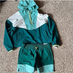 Old Navy (outdoor voices look a like) hiking kit - TOP ONLY